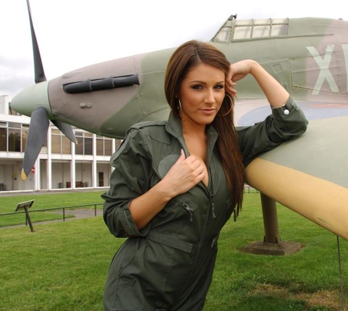 Hot Girls and Planes (59 pics)