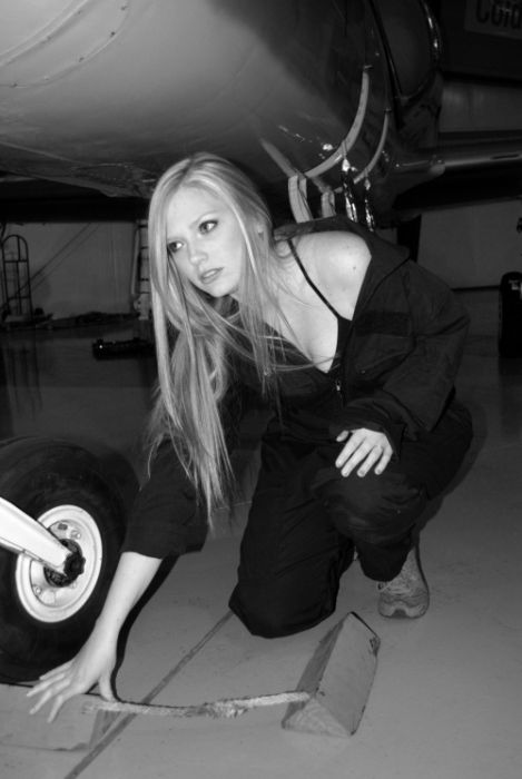 Hot Girls and Planes (59 pics)