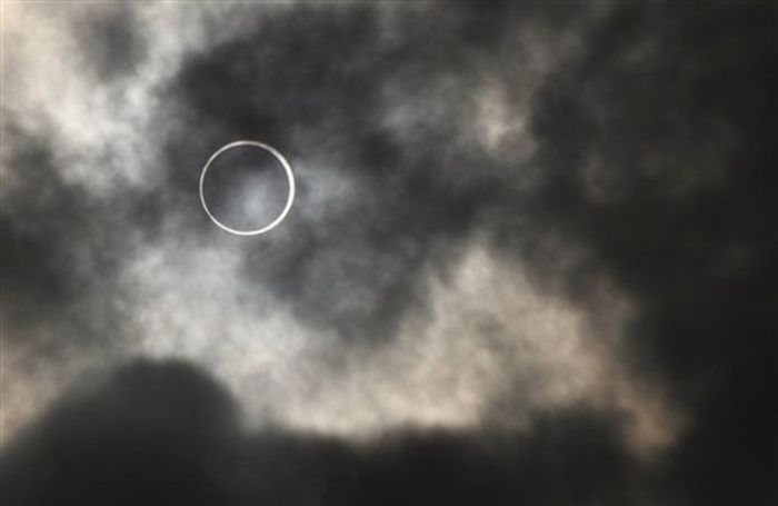 Beautiful Photos Of The Solar Eclipse (50 pics)