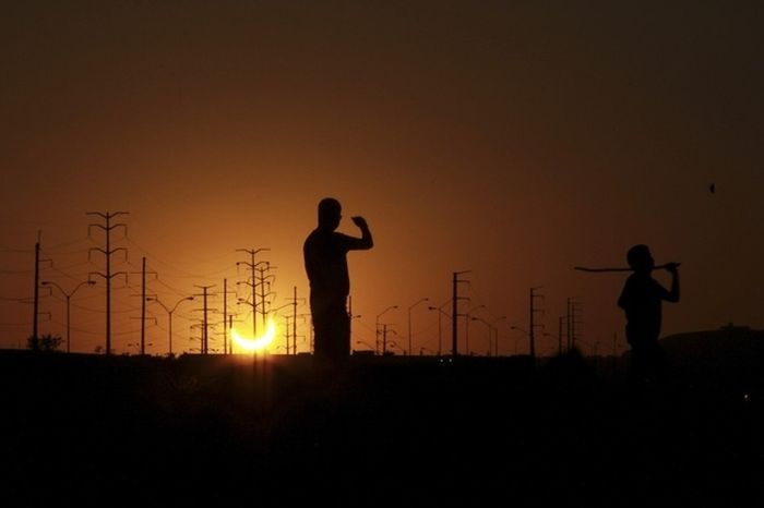 Beautiful Photos Of The Solar Eclipse (50 pics)