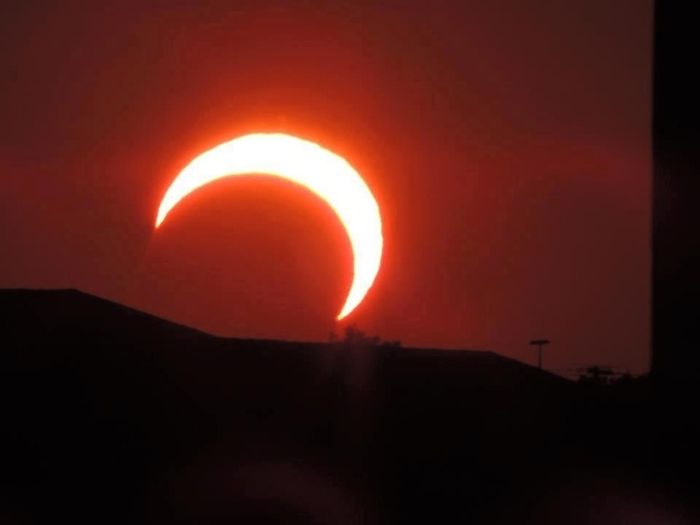 Beautiful Photos Of The Solar Eclipse (50 pics)