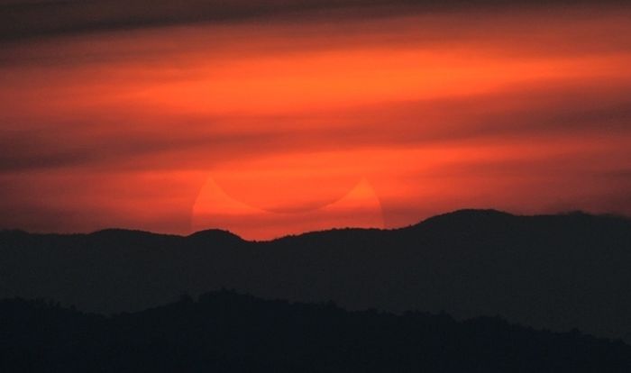 Beautiful Photos Of The Solar Eclipse (50 pics)