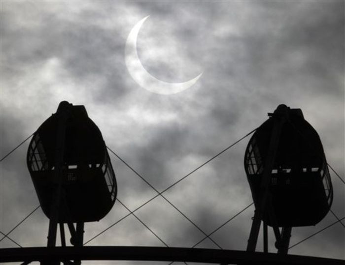 Beautiful Photos Of The Solar Eclipse (50 pics)