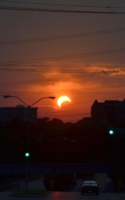 Beautiful Photos Of The Solar Eclipse (50 pics)