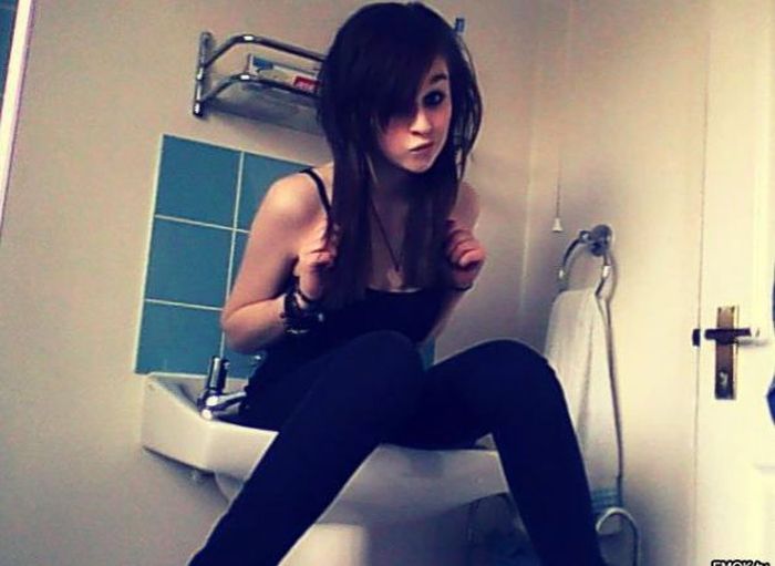 Cute Emo Girls (60 pics)