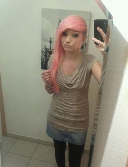 Hot Emo Girl Tranny - Emo teen nude pic.