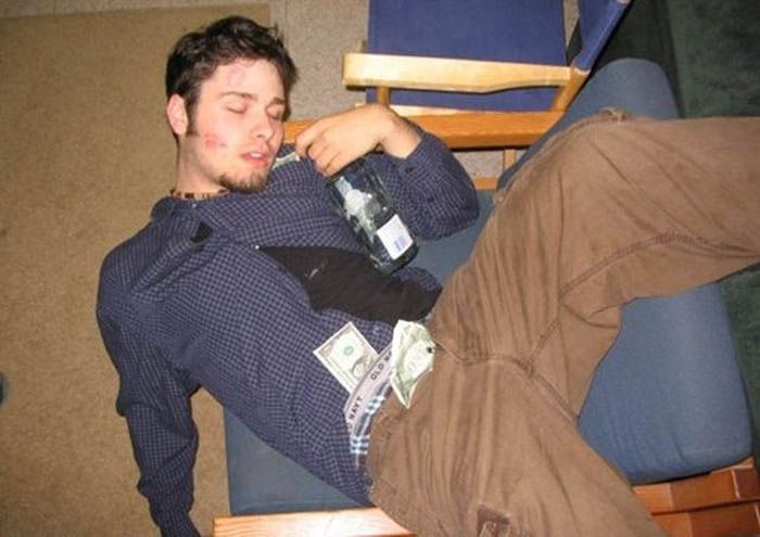 Wasted People Doing Funny and Stupid Things (35 pics)