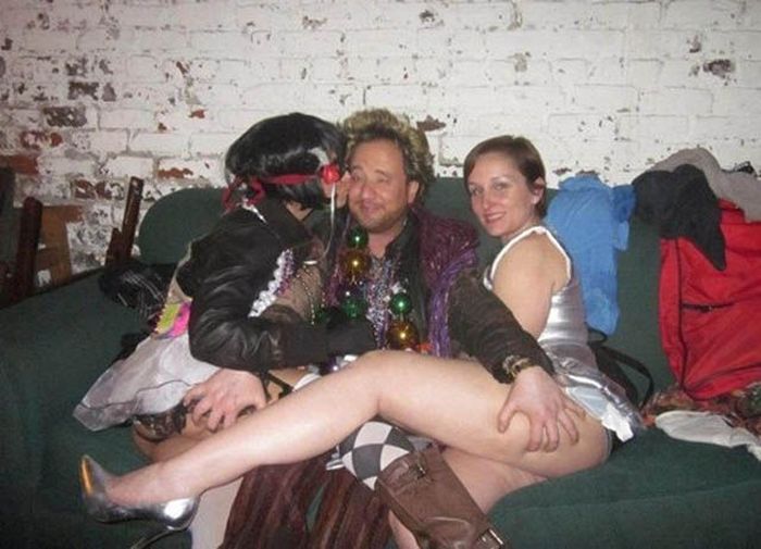 Wasted People Doing Funny and Stupid Things (35 pics)