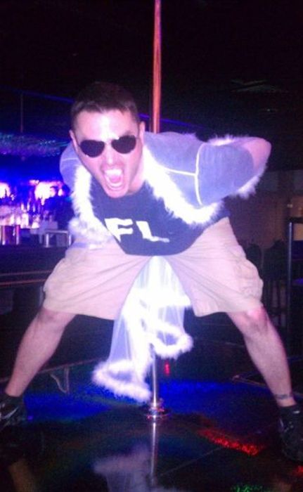 Wasted People Doing Funny and Stupid Things (35 pics)