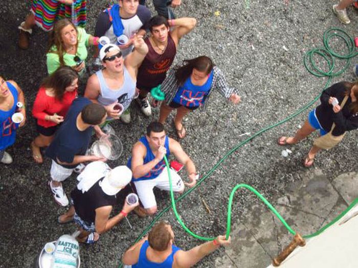 Wasted People Doing Funny and Stupid Things (35 pics)