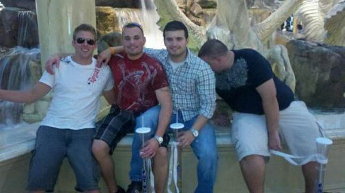 Wasted People Doing Funny and Stupid Things (35 pics)