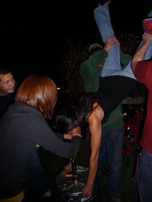Wasted People Doing Funny and Stupid Things (35 pics)