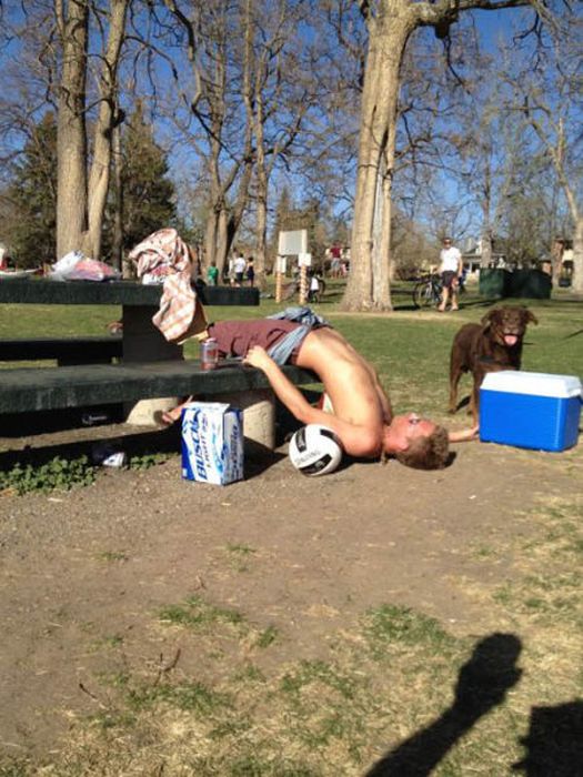 Wasted People Doing Funny and Stupid Things (35 pics)