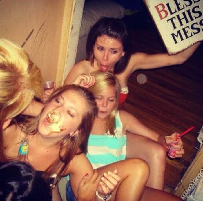Wasted People Doing Funny and Stupid Things (35 pics)