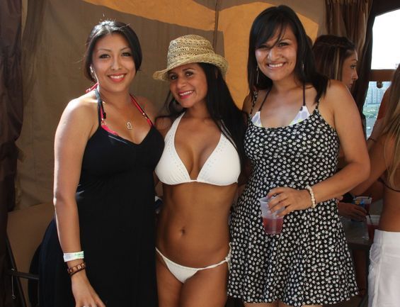 Pool Party Girls (25 pics)