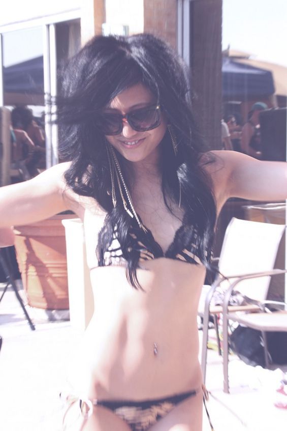 Pool Party Girls (25 pics)