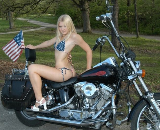 Girls Wearing American Flags (58 pics)