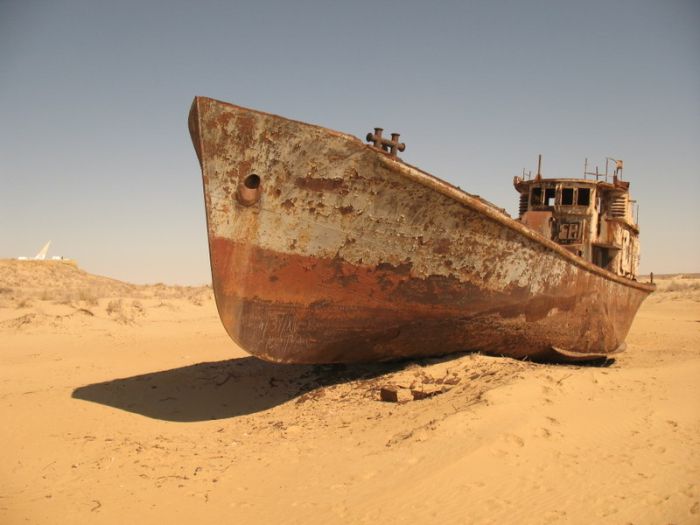 Abandoned Ships of Dead Aral Sea (22 pics)