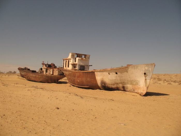 Abandoned Ships of Dead Aral Sea (22 pics)