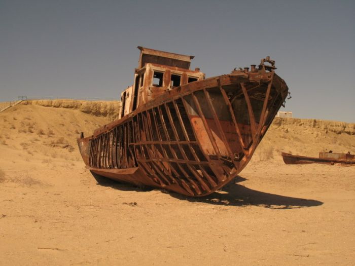 Abandoned Ships of Dead Aral Sea (22 pics)