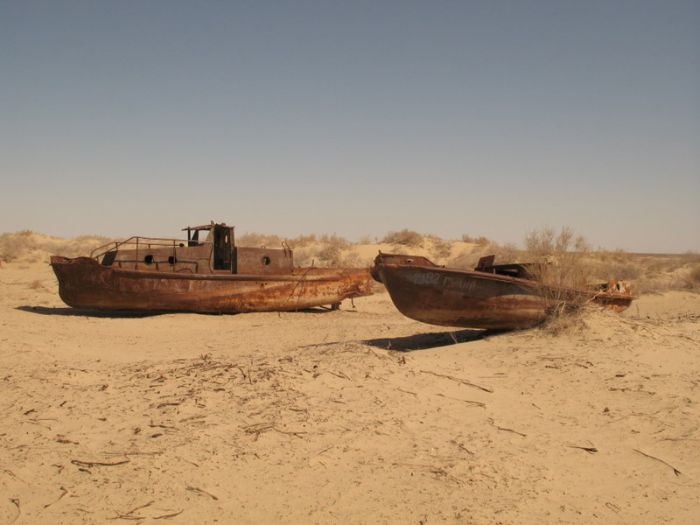 Abandoned Ships of Dead Aral Sea (22 pics)