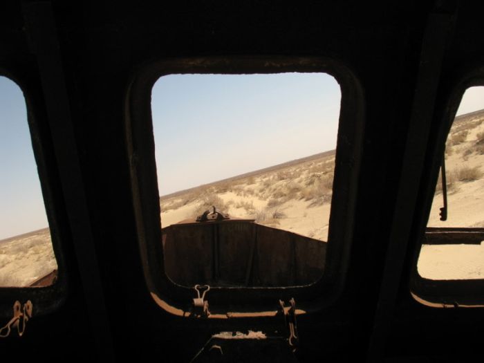 Abandoned Ships of Dead Aral Sea (22 pics)