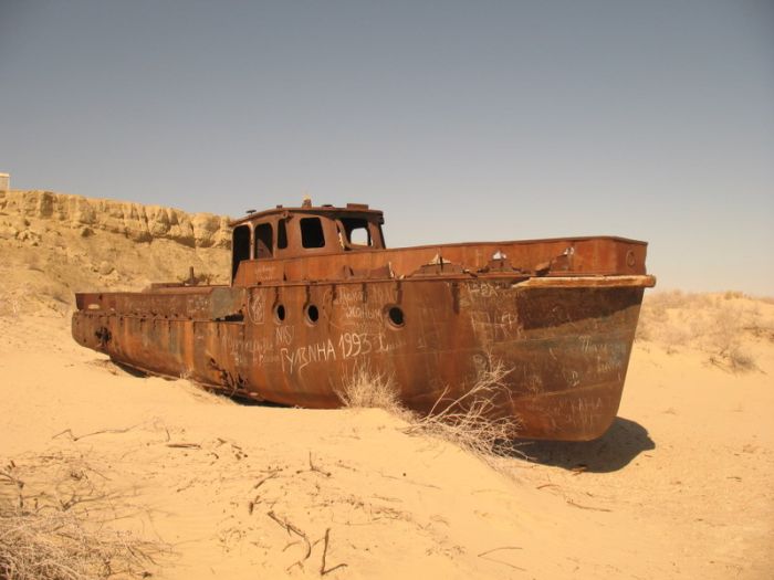 Abandoned Ships of Dead Aral Sea (22 pics)