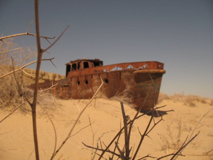Abandoned Ships of Dead Aral Sea (22 pics)