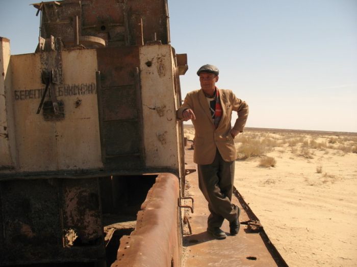 Abandoned Ships of Dead Aral Sea (22 pics)
