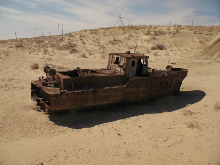 Abandoned Ships of Dead Aral Sea (22 pics)
