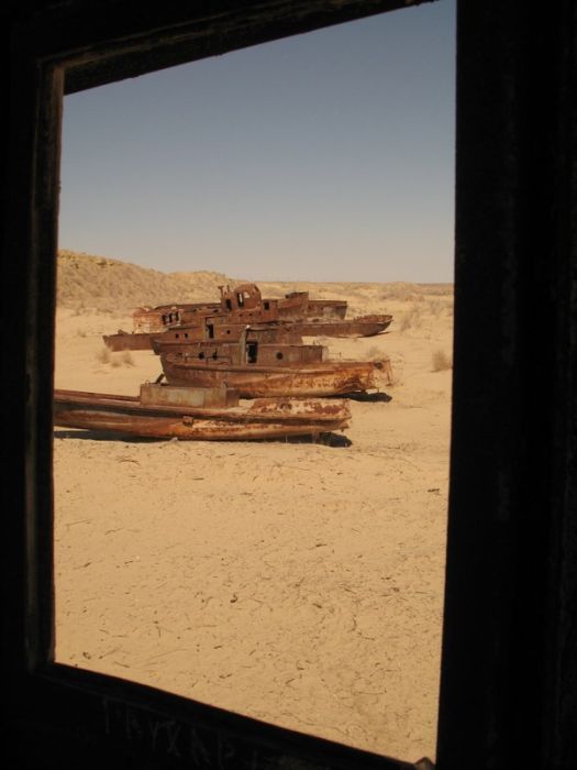 Abandoned Ships of Dead Aral Sea (22 pics)