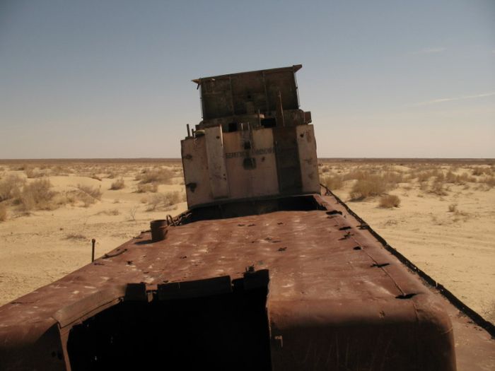 Abandoned Ships of Dead Aral Sea (22 pics)