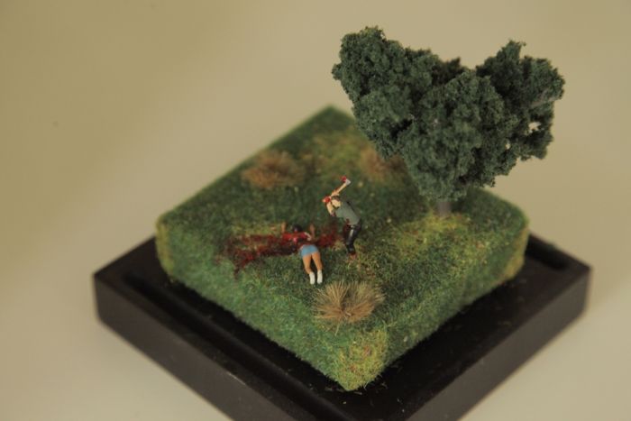 Violent Miniature Dioramas (13 pics)