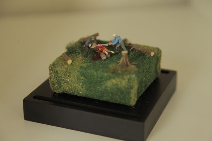 Violent Miniature Dioramas (13 pics)