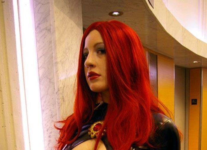The Sexiest Dungeons & Dragons Dress Ever (4 pics)