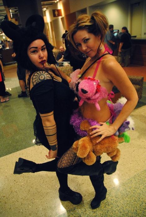 Sexy Girls of Phoenix Comicon 2012 (43 pics)