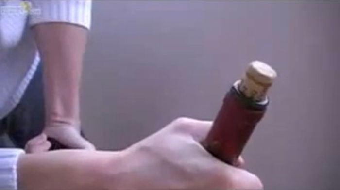 How to Open a Bottle of Wine Without a Corkscrew (5 pics)