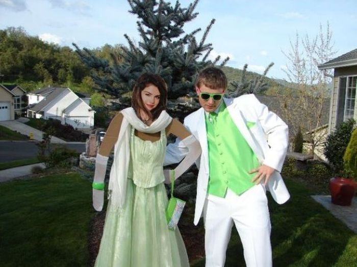 Awkward Prom Photos (65 pics)