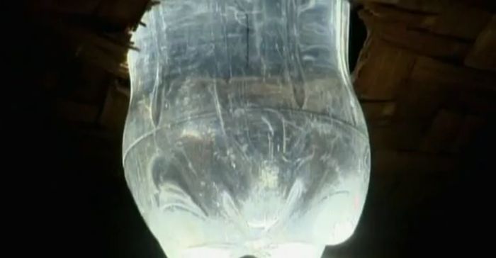 Self-Made Light in Slums of Philippines (9 pics)