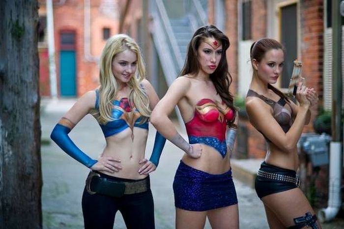 Body Paint Super Girls (13 pics)