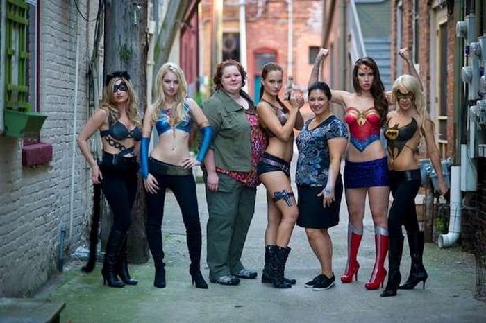 Body Paint Super Girls (13 pics)