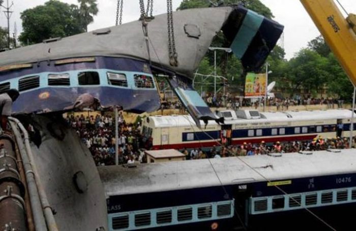 Train Wrecks and Crashes (40 pics)