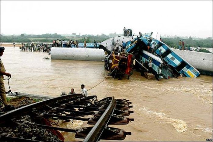 Train Wrecks and Crashes (40 pics)