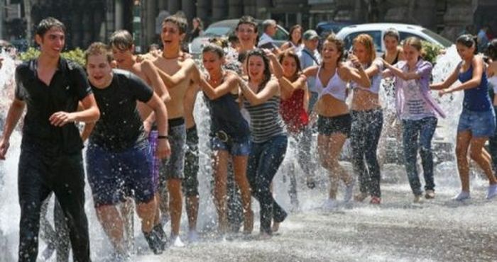 The Last Day of School in Italy (45 pics)