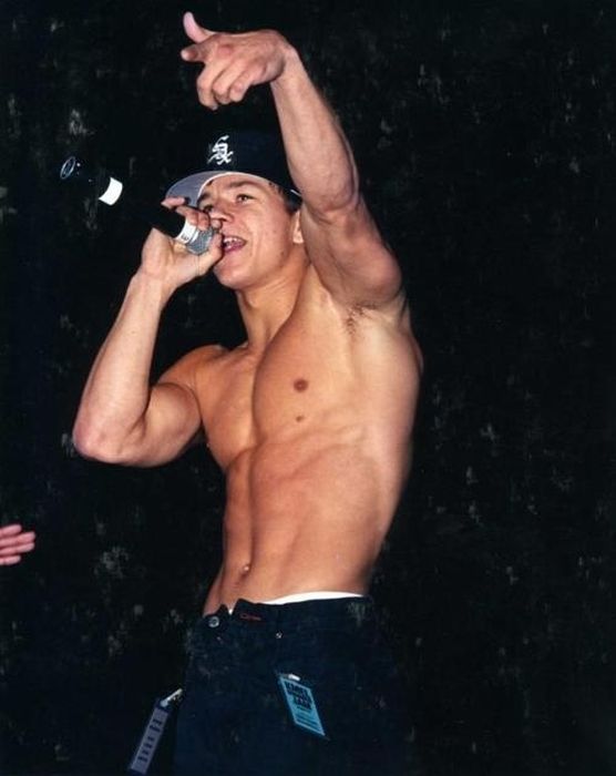 Shirtless Pictures Of Mark Wahlberg (41 pics) .