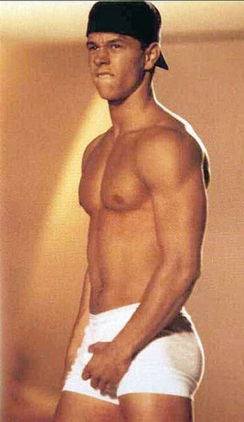 Shirtless Pictures Of Mark Wahlberg (41 pics)