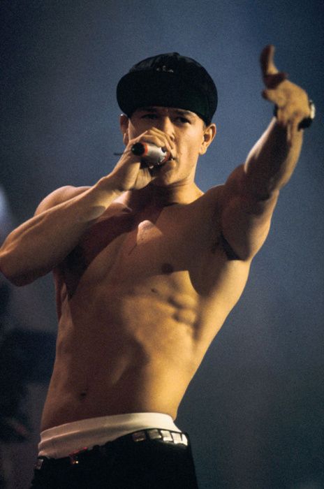 Shirtless Pictures Of Mark Wahlberg (41 pics)