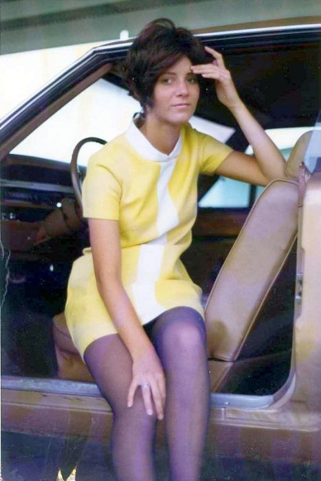 Miniskirts of the Past (61 pics)