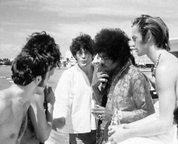 Hanging out with Jimi Hendrix (22 pics)