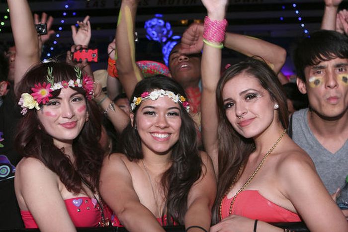 Girls from Electric Daisy Carnival 2012 (70 pics)